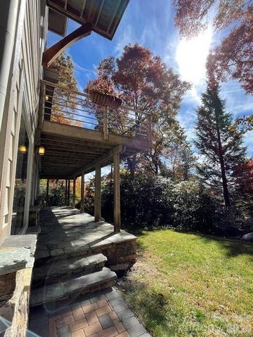 425 Flat Top Mountain Road, Fairview, NC 28730