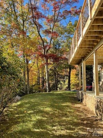 425 Flat Top Mountain Road, Fairview, NC 28730