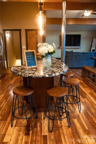 425 Flat Top Mountain Road, Fairview, NC 28730