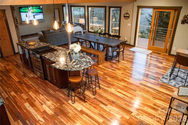 425 Flat Top Mountain Road, Fairview, NC 28730