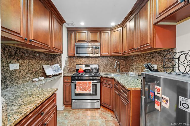 81-11 45th Avenue 3V, Elmhurst, NY 11373