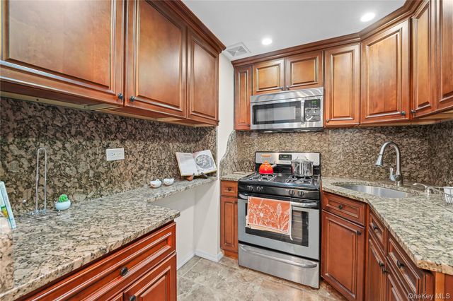 81-11 45th Avenue 3V, Elmhurst, NY 11373