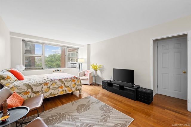 81-11 45th Avenue 3V, Elmhurst, NY 11373