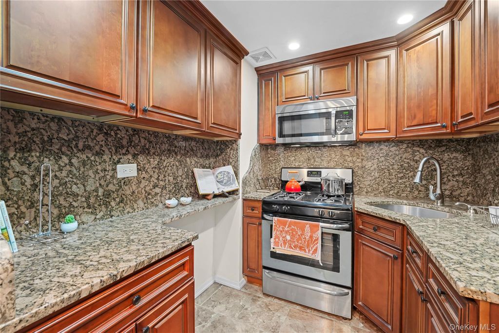 81-11 45th Avenue 3V, Elmhurst, NY 11373 — photo 4