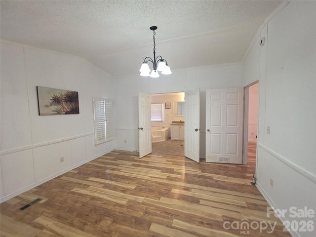 1395 Cape Hickory Road, Hickory, NC 28601