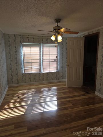 1395 Cape Hickory Road, Hickory, NC 28601