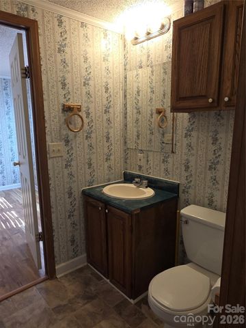 1395 Cape Hickory Road, Hickory, NC 28601