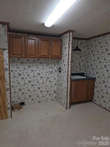 1395 Cape Hickory Road, Hickory, NC 28601