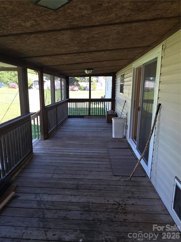 1395 Cape Hickory Road, Hickory, NC 28601