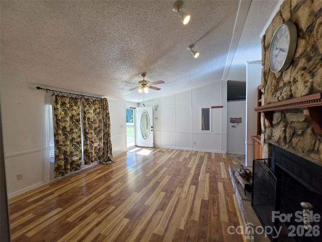 1395 Cape Hickory Road, Hickory, NC 28601