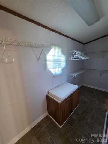 1395 Cape Hickory Road, Hickory, NC 28601
