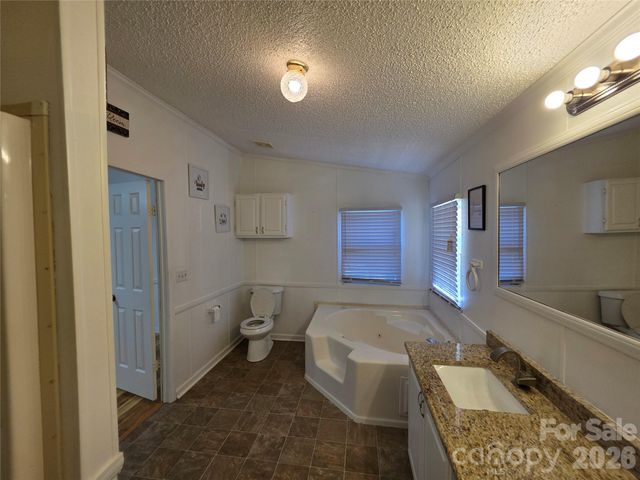 1395 Cape Hickory Road, Hickory, NC 28601