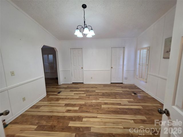 1395 Cape Hickory Road, Hickory, NC 28601