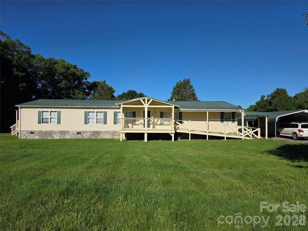 1395 Cape Hickory Road, Hickory, NC 28601
