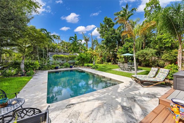 5825 SW 46th Ter, Miami, FL 33155