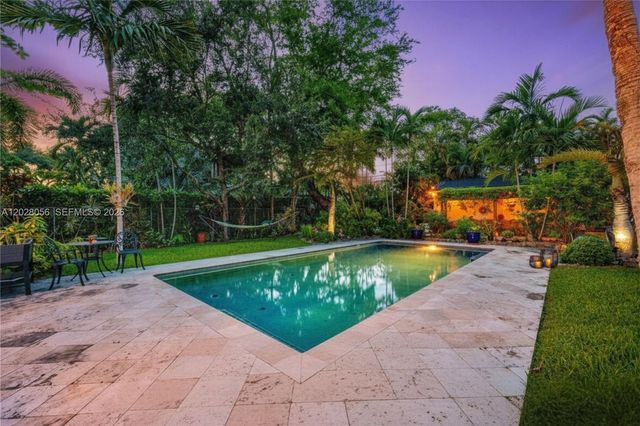 5825 SW 46th Ter, Miami, FL 33155