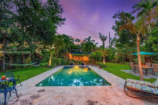 5825 SW 46th Ter, Miami, FL 33155