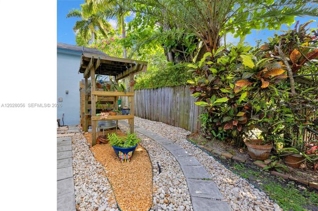5825 SW 46th Ter, Miami, FL 33155