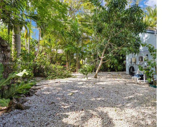 5825 SW 46th Ter, Miami, FL 33155