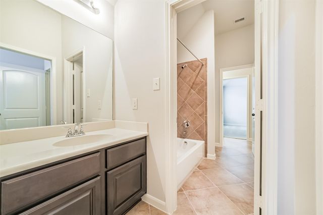 13607 Breakwater Path Loop, Houston, TX 77044