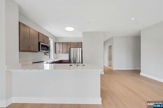 1 Center Street 302, Clifton, NJ 07011