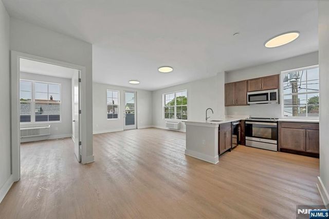 1 Center Street 302, Clifton, NJ 07011