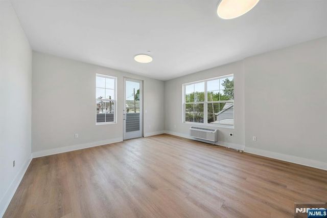 1 Center Street 302, Clifton, NJ 07011