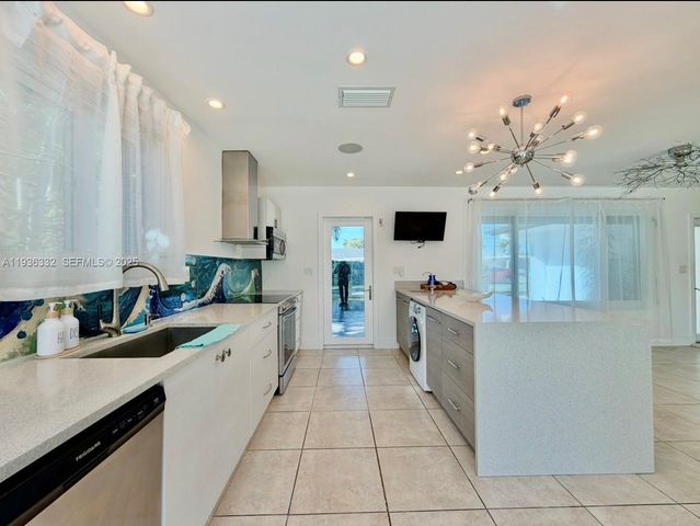 806 Argonaut Is 2, Dania Beach, FL 33004
