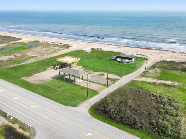 992 S Mae Street, Gilchrist, TX 77617