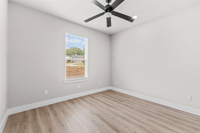 2318 Progress Drive, Brenham, TX 77833