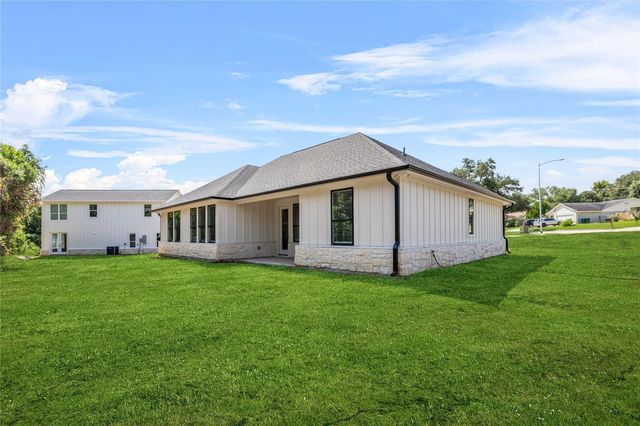 2318 Progress Drive, Brenham, TX 77833