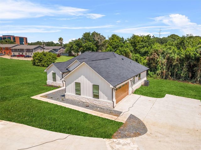 2318 Progress Drive, Brenham, TX 77833