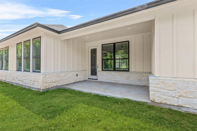 2318 Progress Drive, Brenham, TX 77833