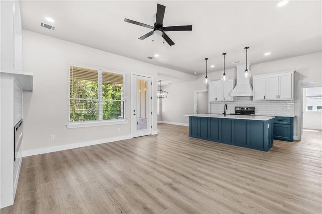 2318 Progress Drive, Brenham, TX 77833