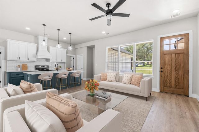 2318 Progress Drive, Brenham, TX 77833