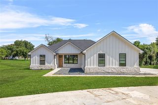 2318 Progress Drive, Brenham, TX 77833