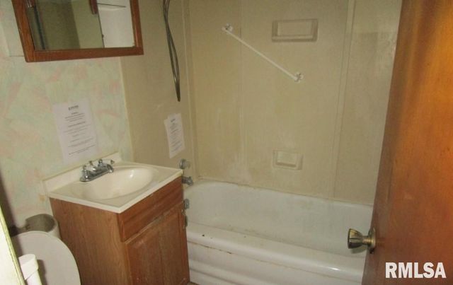 600 N 12TH Street, Clinton, IA 52732