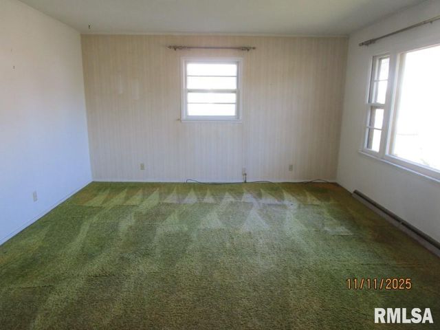 600 N 12TH Street, Clinton, IA 52732