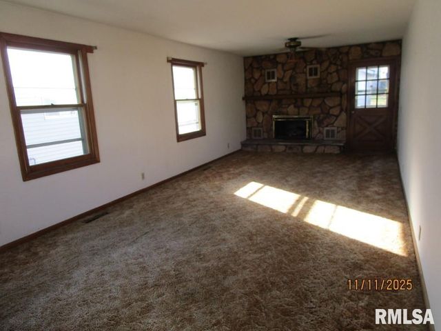 600 N 12TH Street, Clinton, IA 52732