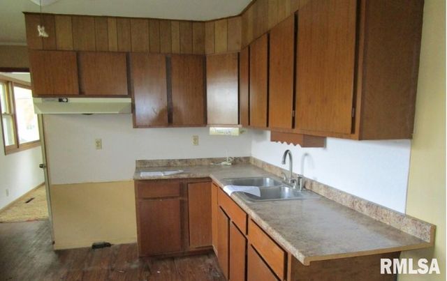 600 N 12TH Street, Clinton, IA 52732