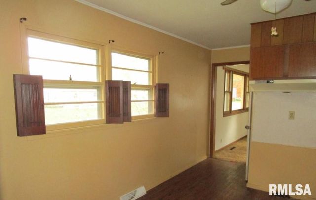 600 N 12TH Street, Clinton, IA 52732