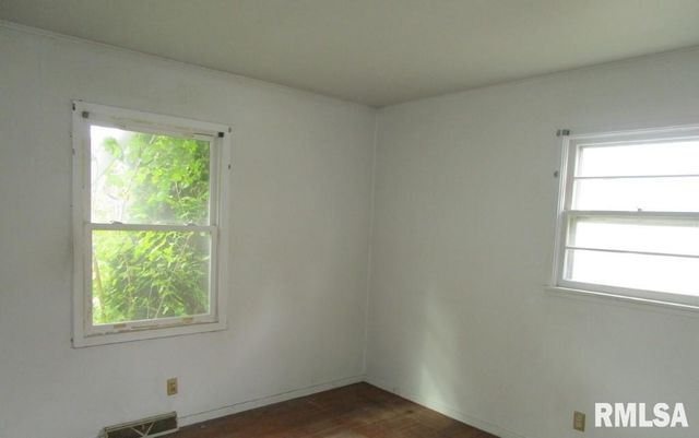 600 N 12TH Street, Clinton, IA 52732