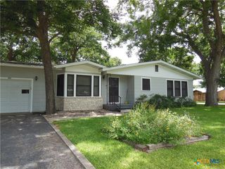 391 Oakcrest, New Braunfels, TX 78130