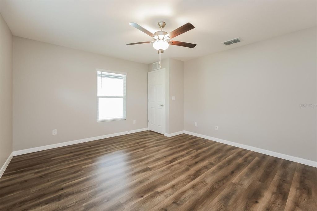 Image 8 of property listing at 3673 SHALIMAR TERRACE, North Port, FL 34286