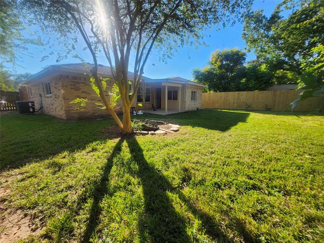 322 Windward Drive, League City, TX 77573