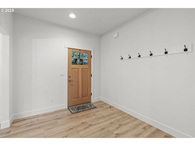 960 Paine Rd, Castle Rock, WA 98611