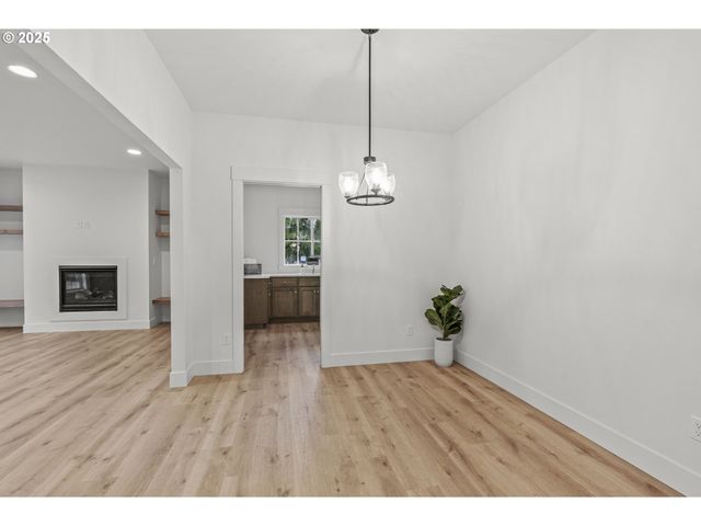 960 Paine Rd, Castle Rock, WA 98611