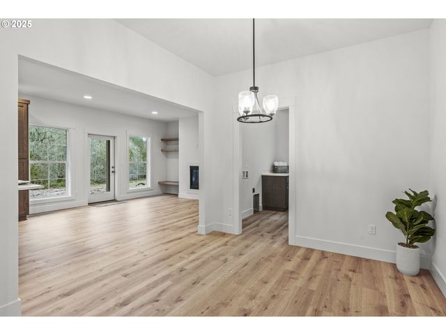 960 Paine Rd, Castle Rock, WA 98611