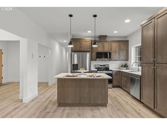 960 Paine Rd, Castle Rock, WA 98611