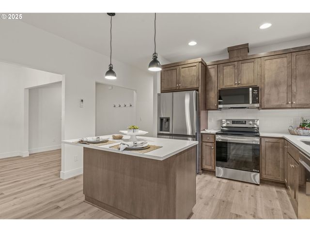 960 Paine Rd, Castle Rock, WA 98611